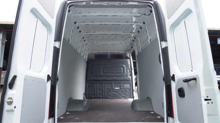 Kích thước khoang hàng lên đến 11,5 mét khối với kích thước lọt lòng thùng dài 3,1m rộng 1,86m cao 1,95m